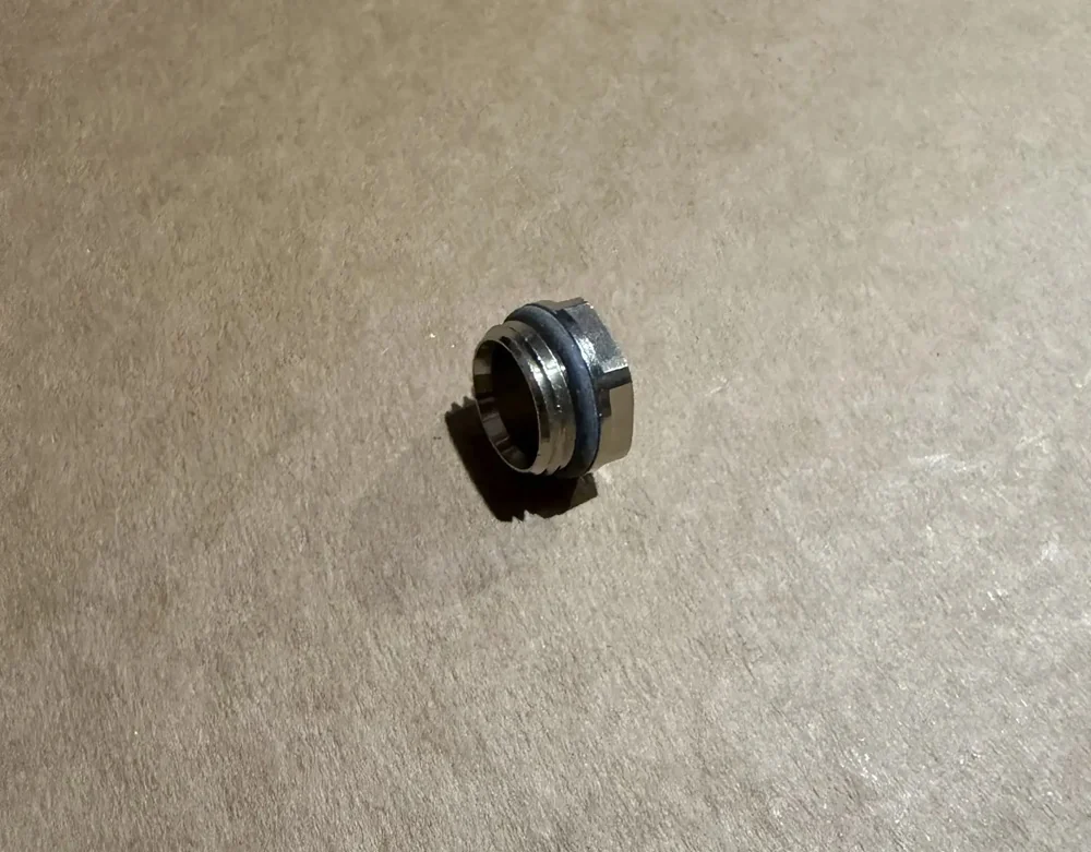 Заглушка G1/2" НР, латунная, никелир.с самоуплотнением
