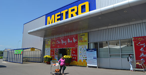 Сеть торговых центров "Метро"